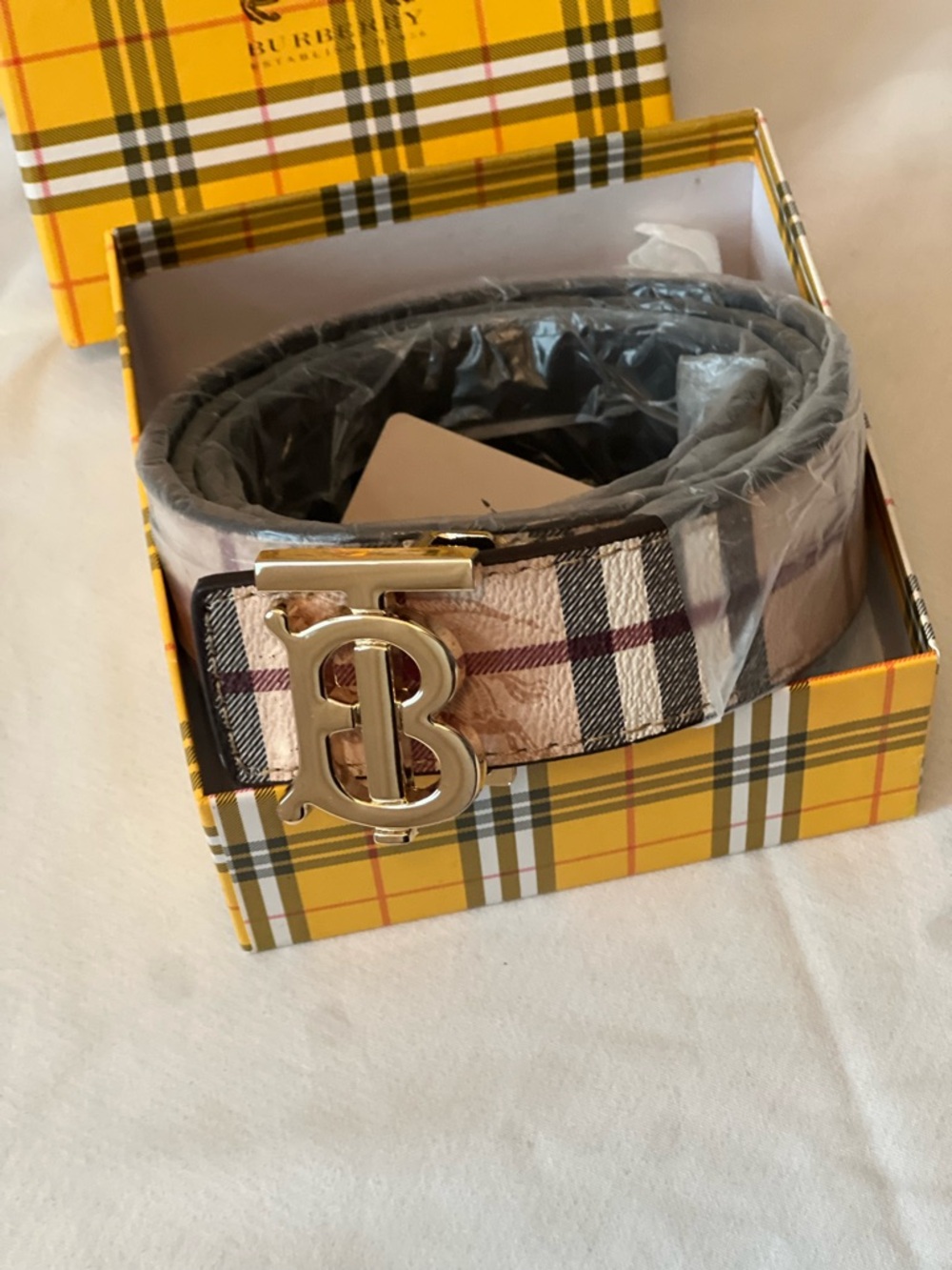 Burberry Black Leather Belt with Gold-Tone Buckle and Plaid Box - Picture 4 of 5